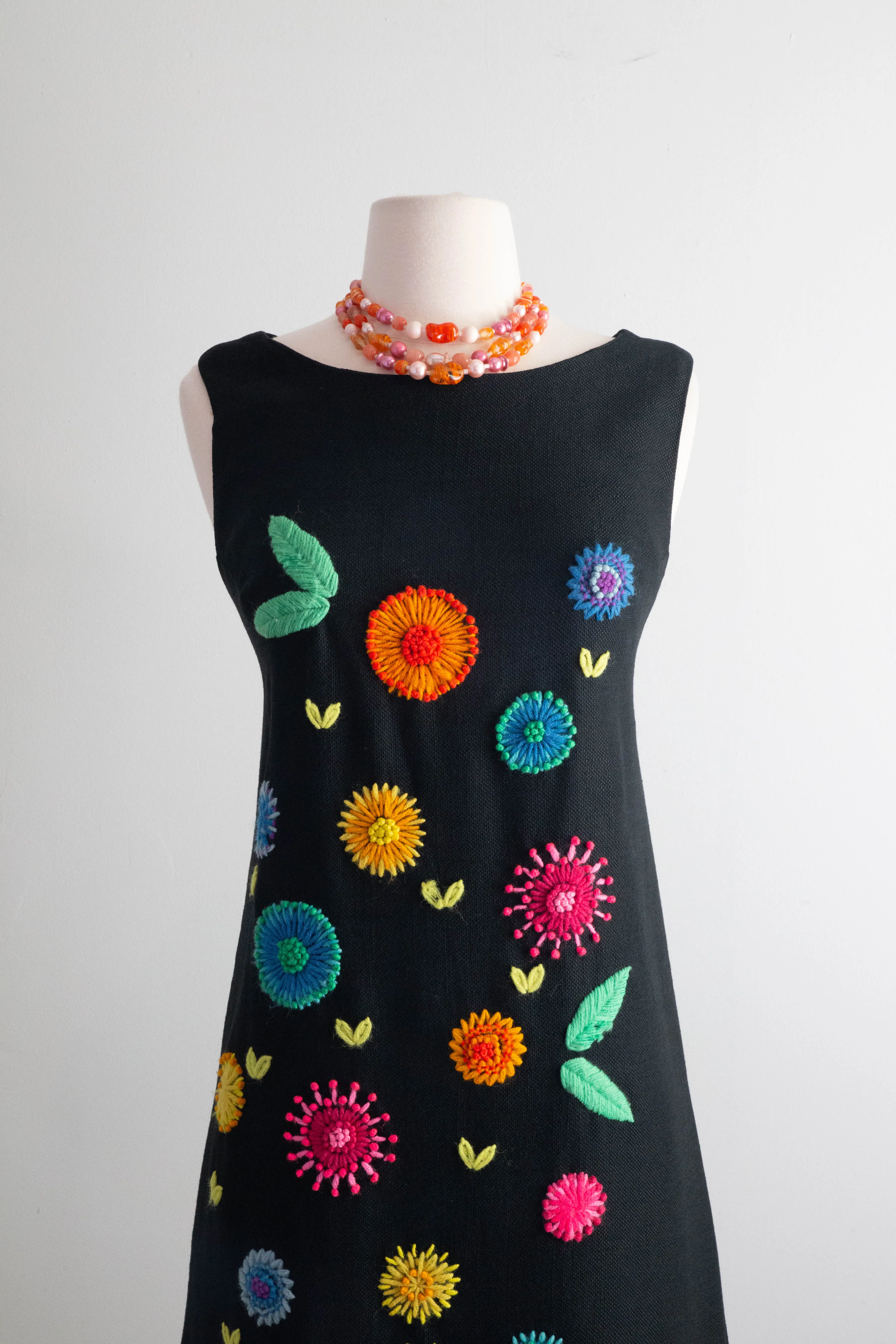 Adorable 1960's Embroidered Floral Shift Dress / Medium