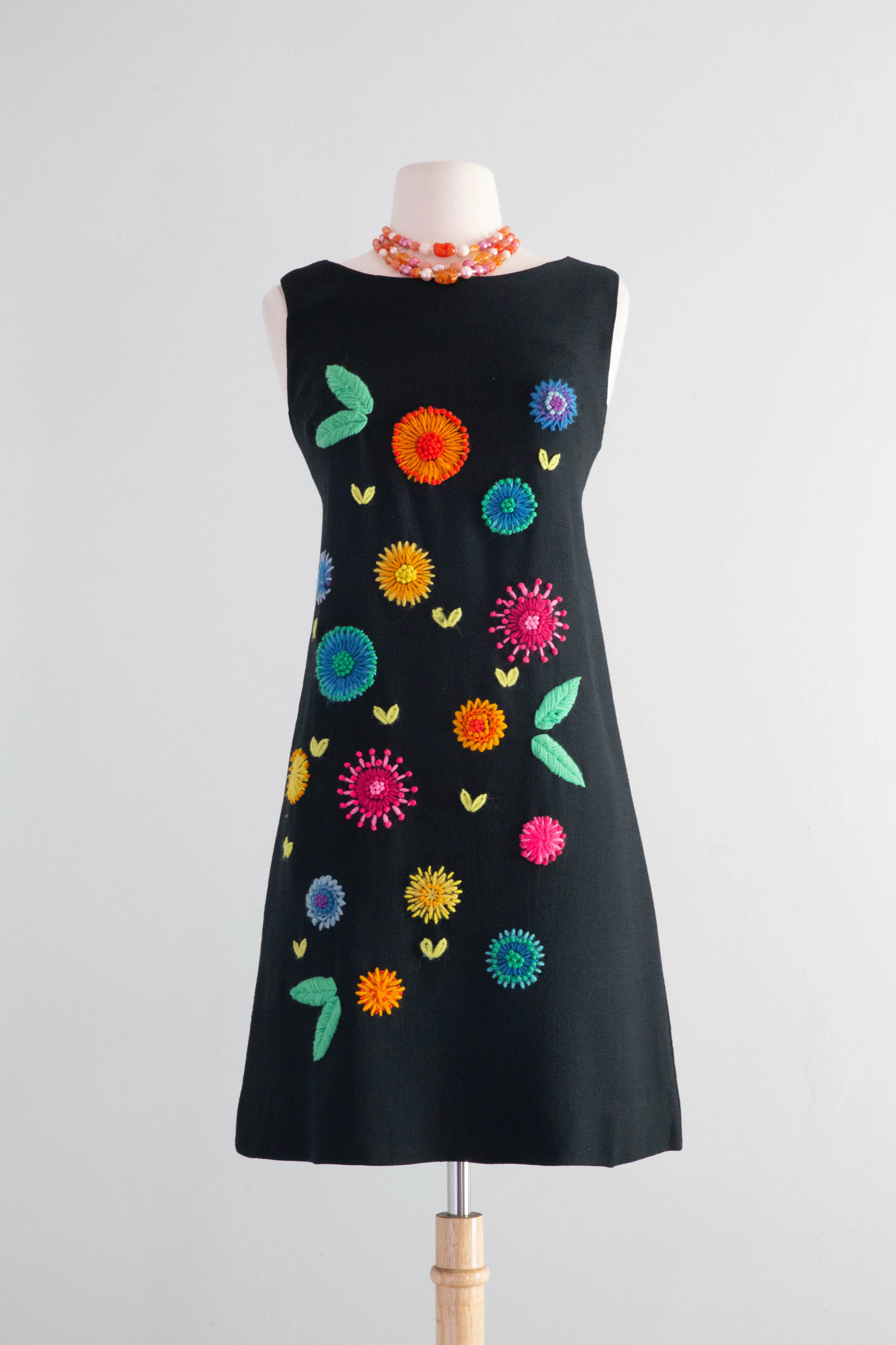 Adorable 1960's Embroidered Floral Shift Dress / Medium